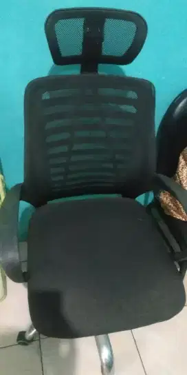 Kursi kantor pakai roda