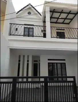 Rumah Lokasi Strategis Di Tebet Barat Jakarta Selatan R1767