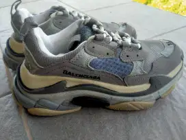 Balenciaga Triple S  Grey sz 35 ex Display
