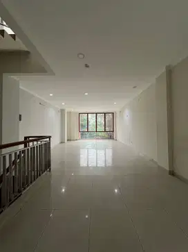 Ruko Strategis 4 Lantai Siap Pakai Di Galur Jakpus R2179