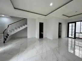 Hot Unit! Rumah Mewah dengan Lift di Cluster Winona, Alam Sutera