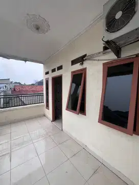 Disewakan / Dikontrakan Rumah 2 KT 1 KM di Graha Raya Bintaro