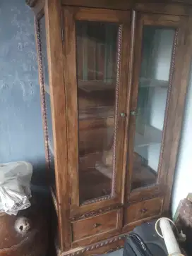 Lemari jati antik