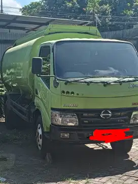 DI JUAL TRUK TANGKI KAPASITAS 8.000 L