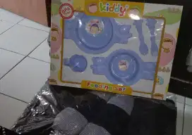 Jual cepat murah!! 2 item perlengkapan bayi (kasur & set tempat makan)