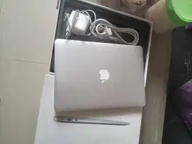 Macbook Air Core i5, Early 2015,13 minus
