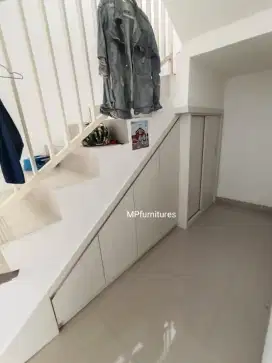 Kabinet lemari bawah tangga minimalis
