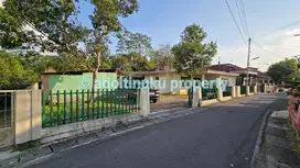 Tanah luas bonus bangunan struktur 2 lantai di tengah kota magelang