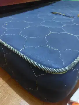 Kasur Bekas Warna Biru