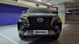 DP MURAH - Toyota Fortuner 2.4 G 4X2 DSL Solar-AT 2023