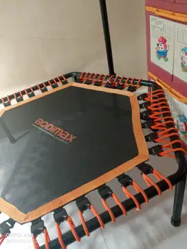 Trampolin seperti baru
