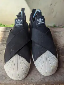 Sepatu slip on hitam 42 26.5cm