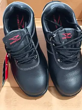 Sepatu Cheetah tipe 7012H