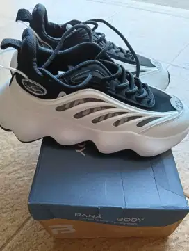 Sepatu keren banget