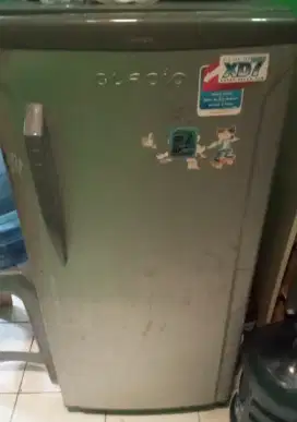 Di jual cepat kulkas glasio 1 pintu