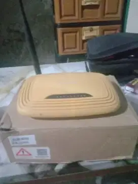 Router atau modem TP-LINK TL WR740N
set box