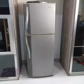 Kulkas 2 pintu merk sharp