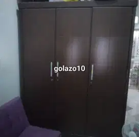 Dijual Lemari Pakaian Kayu Besar 3 Pintu