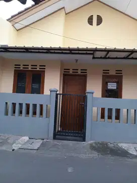 Dikontrakkan rumah kecil 2 kamar