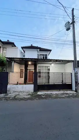 DIJUAL RUMAH 2 LANTAI BELAKANG KAMPUS UMY