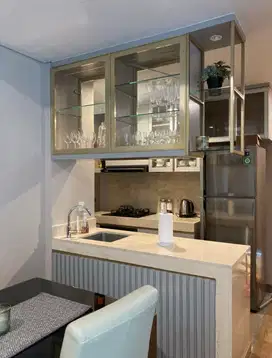 Apartemen 3 BR Full Furnish Bagus Lantai Sedang di Holland Village