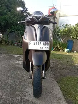 KM 1800 perak YAMAHA GRAND FILANO LUX 2024 Akhir seperti baru