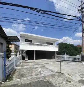 Disewakan ruko 3 lantai  jl jogja -solo depok sleman