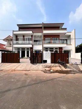 Rumah Modern Minimalis Free Kitchen Set di BSD Nusaloka Tangerang