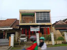 Rumah ruko 2 lantai Lokasi strategis