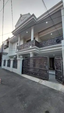 Rumah Mewah Classic di Tebet Barat
