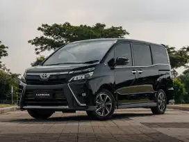 Toyota Voxy 2.0 AT 2018