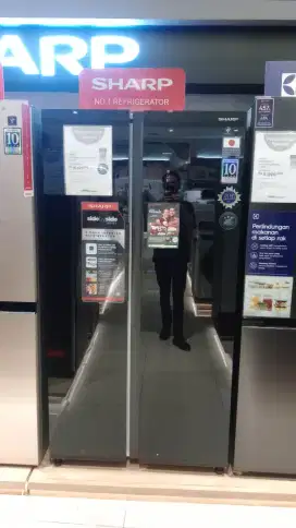 SHARP REFRIGERATOR SIDE BY SIDE HANYA 8,7 JTAN STOCK TERBATAS