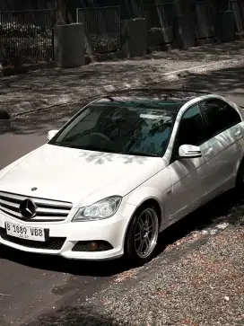 Mercedes benz mercy c200 cgi 2012 w204 termurah teristimewa