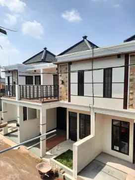 Rumah siap huni 2 lantai, tinggal bawa koper langsung