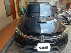 DFSK Glory 560. 2019 Bensin Triptonik 1500 CC Turbo. Hitam SUV 3 Baris