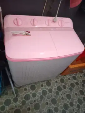 Mesin cuci Polytron