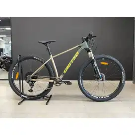 United Clovis 6.10 second rasa baru