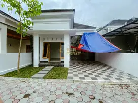RUMAH DI TEPI JALAN KALIURANG AKSES MUDAH FREE DESIGN