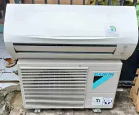 Jual ac Daikin 1/2 pk R32 lowwat 360 watt kondisi 95% ori semua
