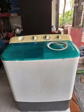 MESIN CUCI SANKEN 2 TABUNG KAPASITAS 8 KG