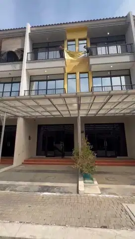 Ruko Gandeng 3 Lantai Furnished di Street Sedayu, Kelapa Gading