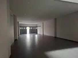 Disewakan ruko bagus 3.5lt ; LB : 710m2 Jl. Otista