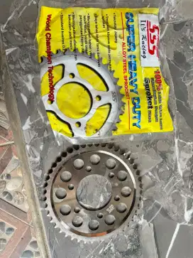 Gear Belakang Motor merek SSS 428-45