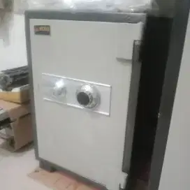 Aneka merk brankas dijual