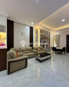 DISEWA VILLA LUX FULL FURNISH DI KOMPLEK CITRALAND GAMA CITY (CHINTY)