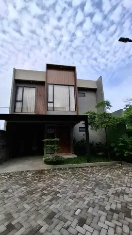 Rumah Mewah Lokasi Super Premium Area Gejayan Dekat Kampus Dan Mall