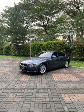 BMW 320i Luxury F30 2019