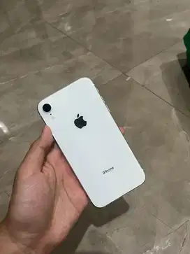 JUAL  TUKAR TAMBAH  Iphone XR  64GB WHITE SINYAL ON