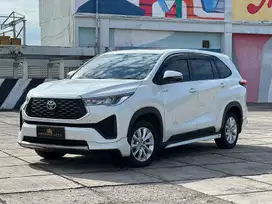 INNOVA ZENIX V HYBRID MODELLISTA 2023, KM LOW