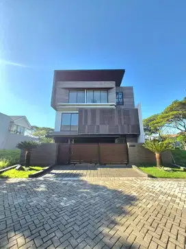 RUMAH BARU SUPER MEWAH DI KAWASAN GOLF CITRALAND UTAMA SURABAYA